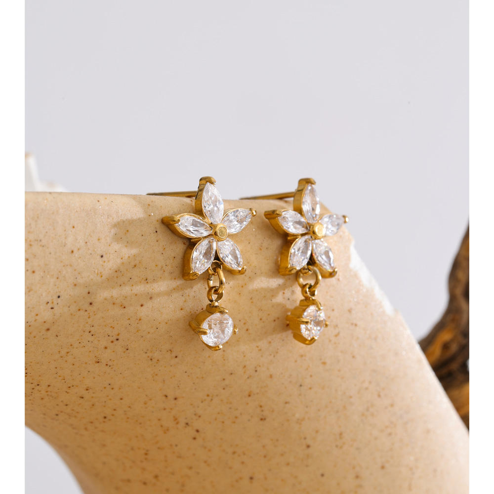 Daisy Spark Studs - 18K Gold Plated
