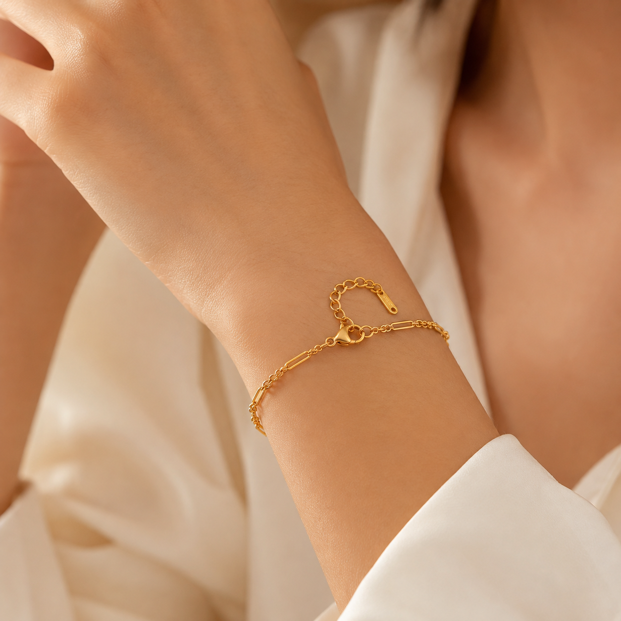Linear Luxe Bracelet - 18K Gold Plated