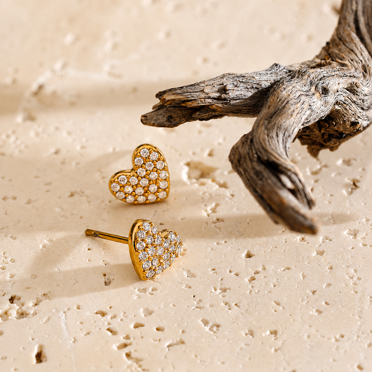 Bella Heart Studs Earrings - 18k Gold Plated