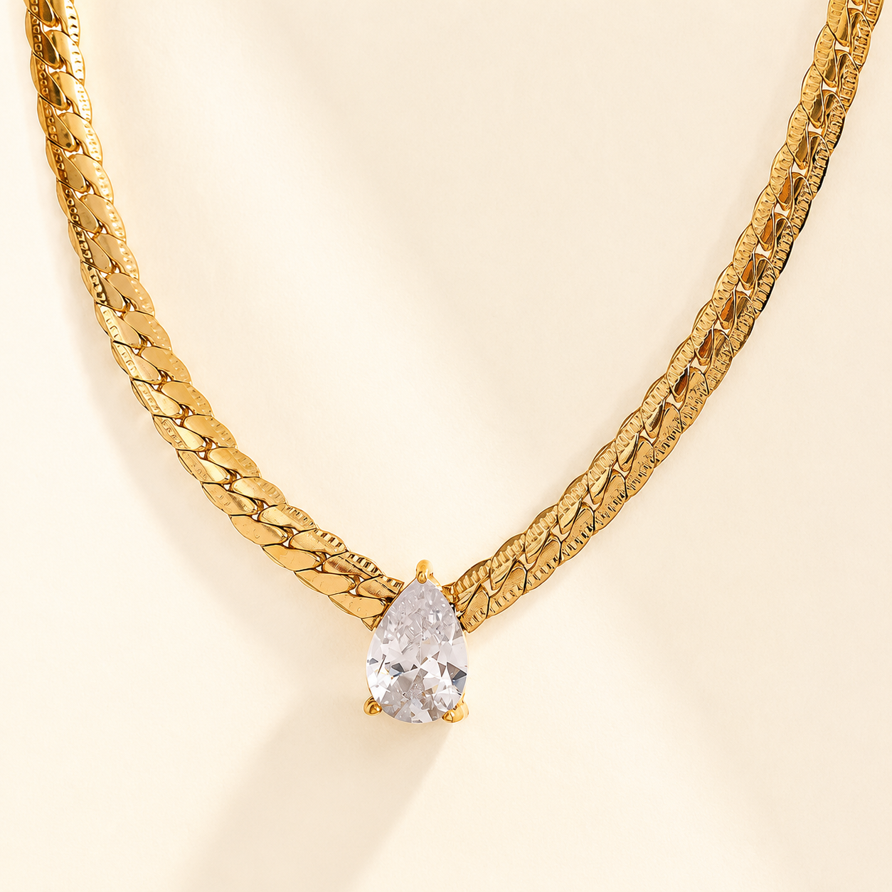 Drop Glow Necklace - 18k Gold Plated