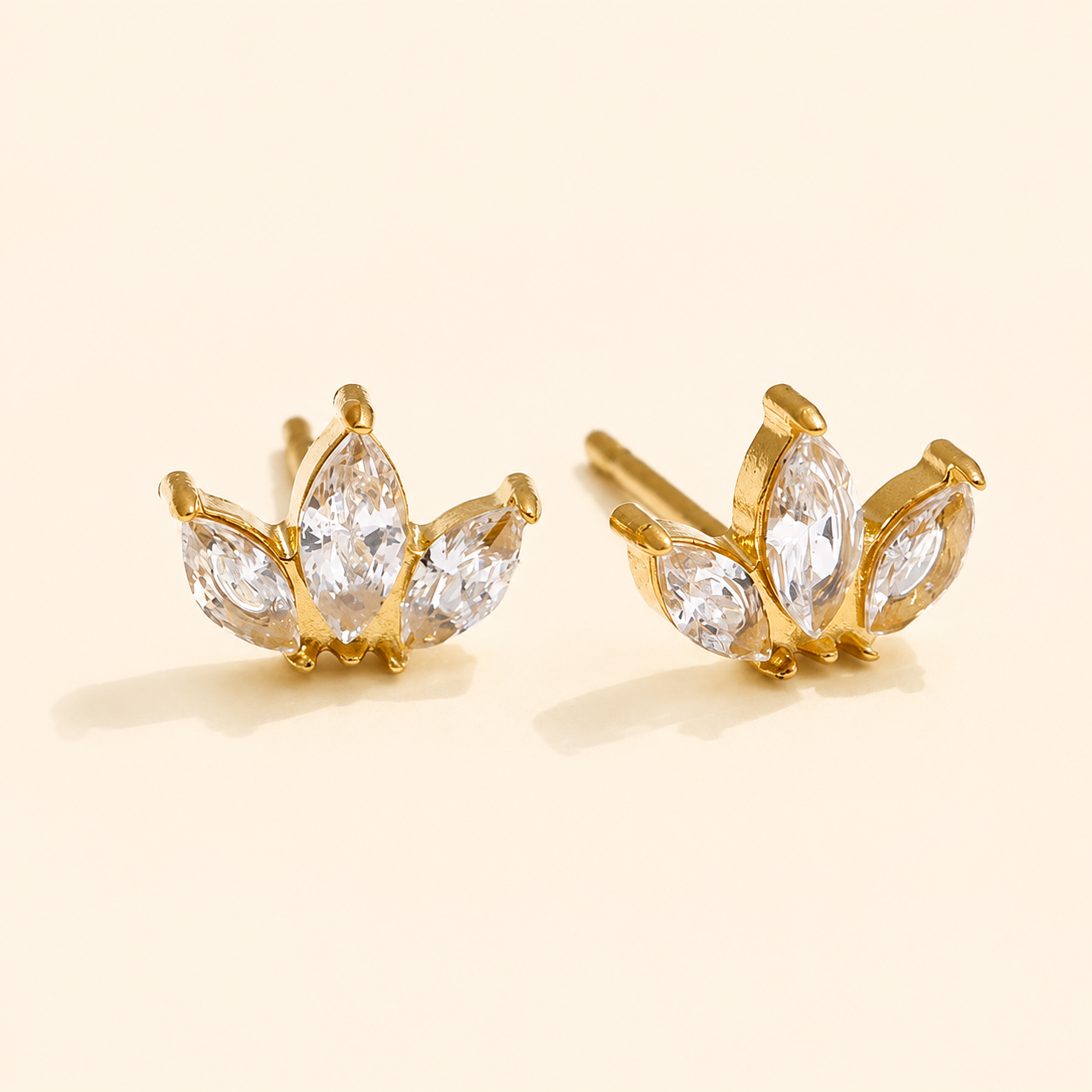 Tiny Fleur Studs Earrings - 18k Gold Plated