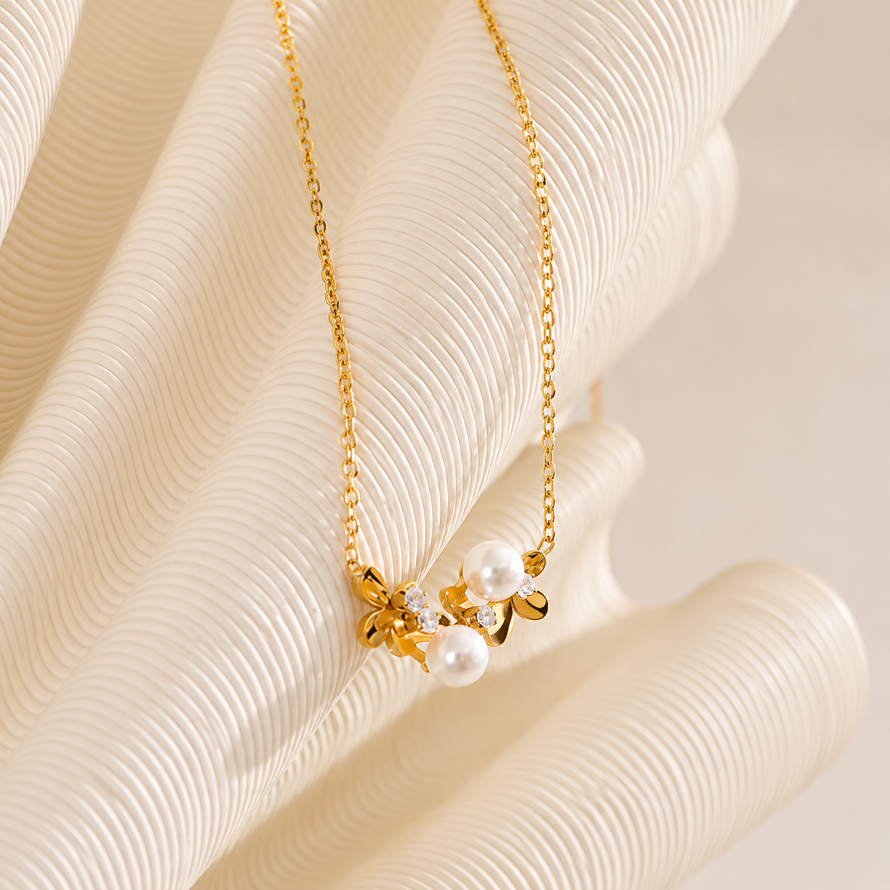 Elaris Pearl Necklace - 18k Gold Plated