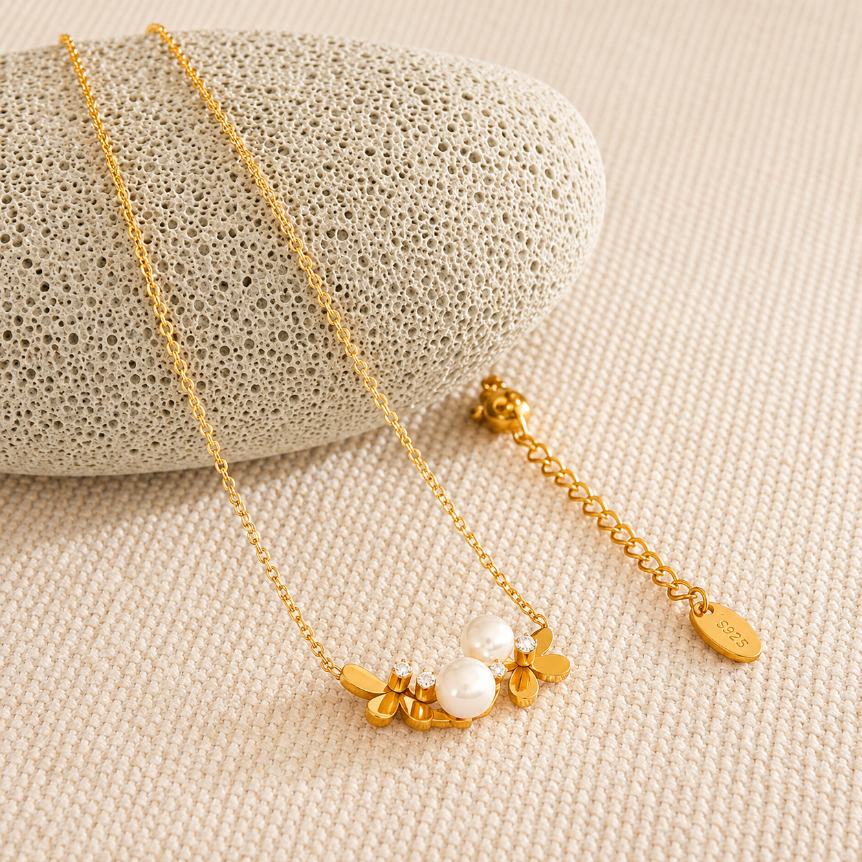 Elaris Pearl Necklace - 18k Gold Plated