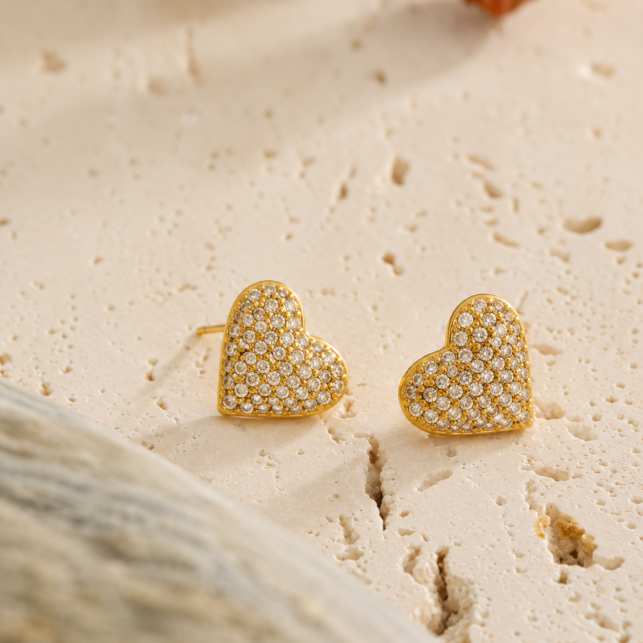 Eclat Heart Studs Earrings - 18k Gold Plated