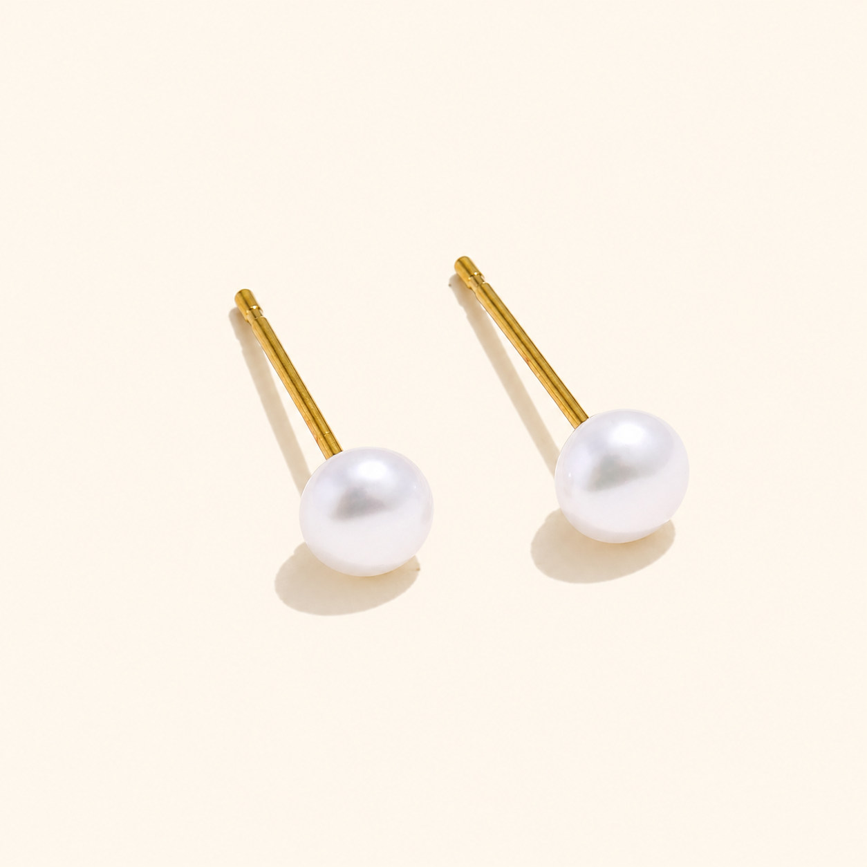 Grace Pearl Stud Earrings - 18K Gold Plated