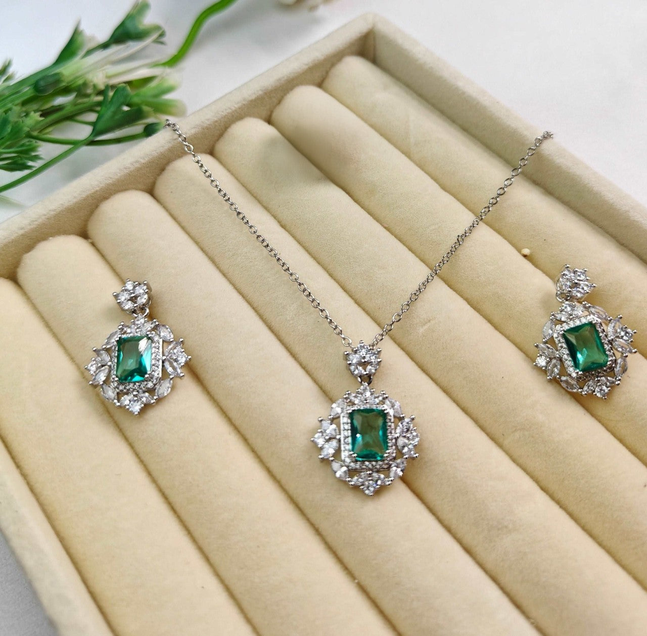 Buy Emerald Treasure 2-Piece Set online jewellery