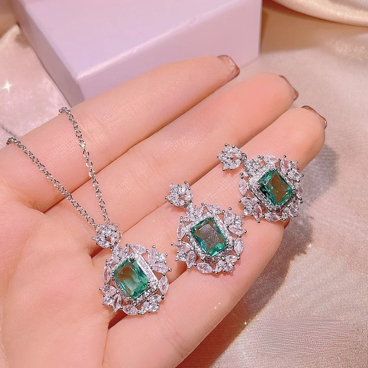 Buy Emerald Treasure 2-Piece Set online jewellery